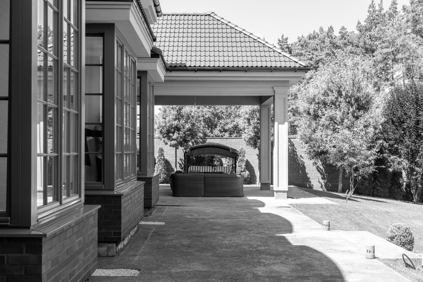 a black and white photo of an outdoor patio